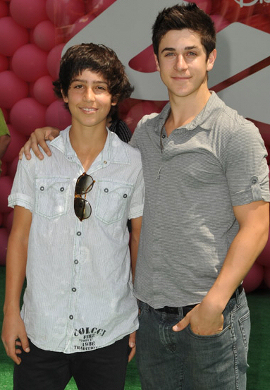 david-henrie-and-his-brother.png