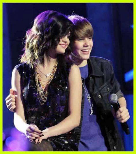 justin_bieber_and_selena_gomez_kissing_new_year_together.jpg