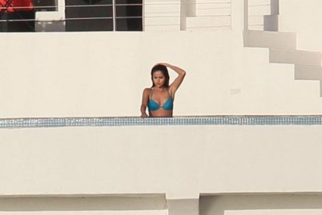 selena-gomez-blue-bikini.jpg